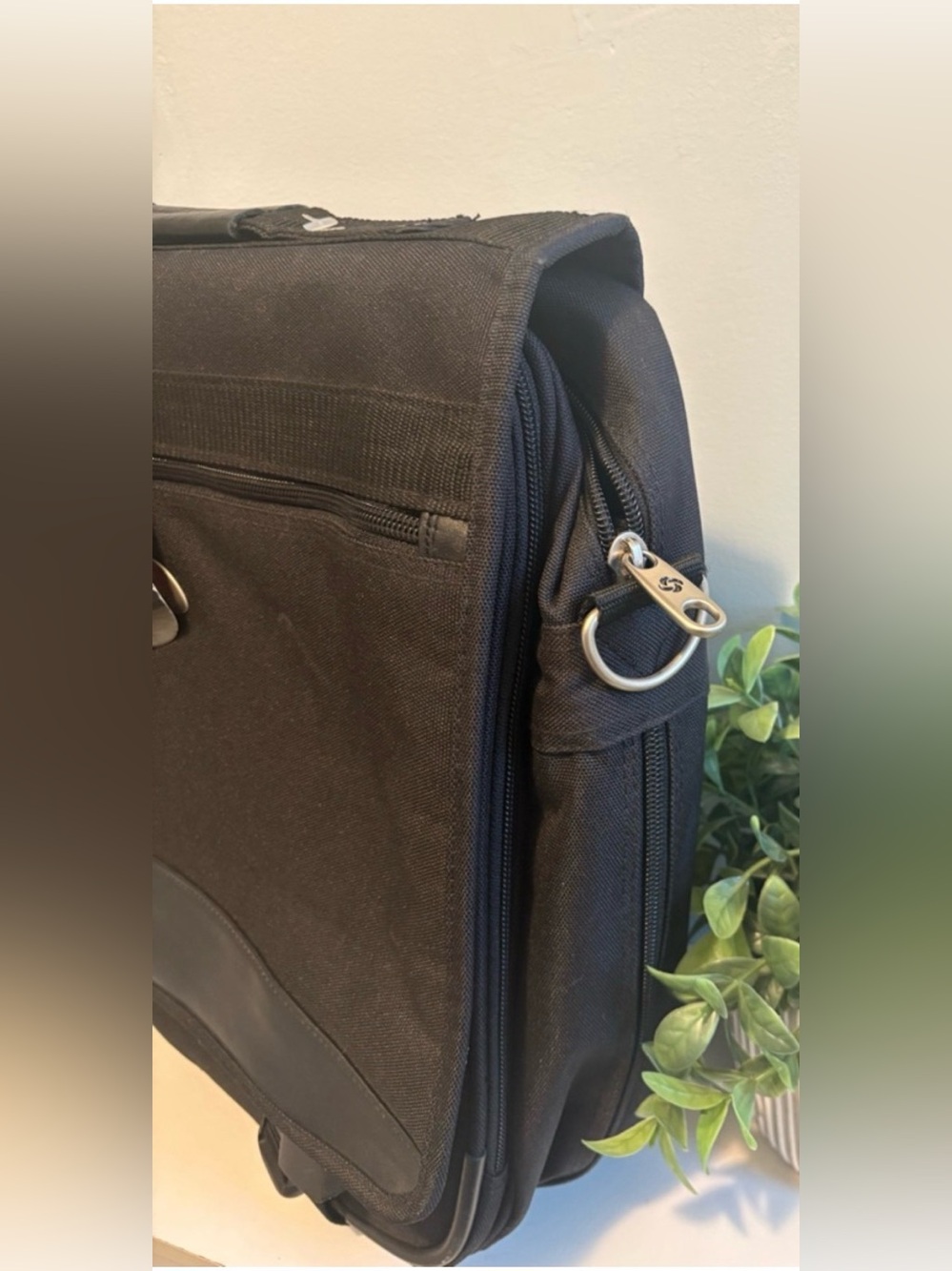 Samsonite  UNISEX Vintage Expandable Laptop Briefcase Messenger Bag BLK - NWT - Picture 4 of 6